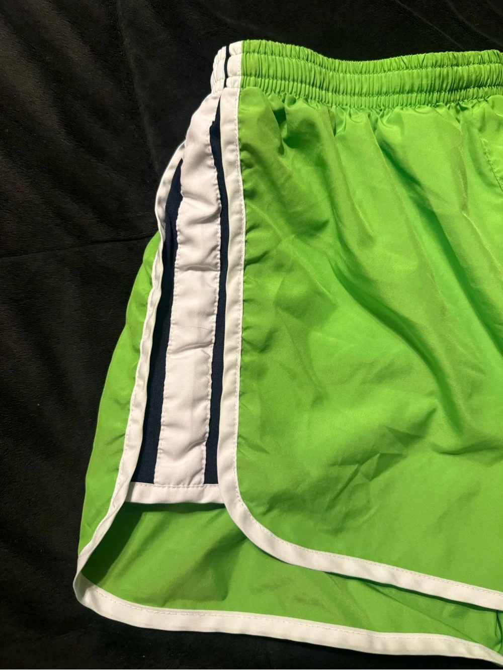 Nike Dri-FIT women’s running shorts in bright lime green S 4-6